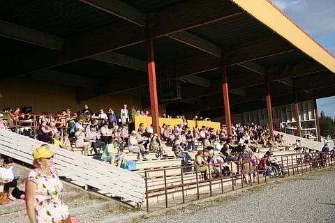 Kajaanissa piisaa yleisöä varmasti perjantainakin, sillä luvassa on hellivä hellekeli.