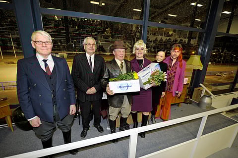 Parhaat nostalgia-asut palkitaan Kouvolan Nostalgiaraveissa. Kuva vuodelta 2014.