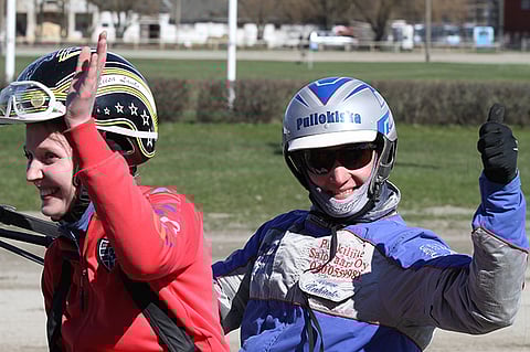 Viivi Hovi ja Teemu Keskitalo nauttivat lauantaina Tallinnassa MM-kisalipun varmistuttua. Kuva: Jarno Unkuri.