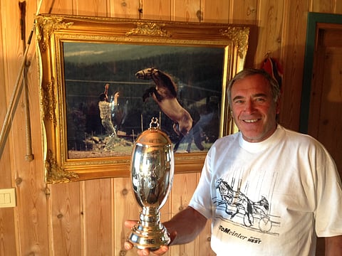 Arve Gudbrand Blihovde lahjoittaa Nordic Kingille kiertopalkinnoksi hopeisen Kristiania-pokaalin.