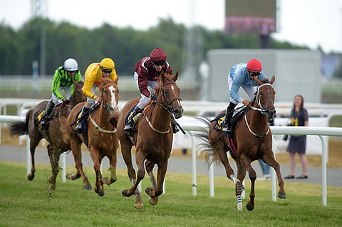 Lutfi Kolgjinin kasvattama Pocahontas Face (viininpunainen jockey) voitti 3-vuotiaiden tammojen Dianalöpningin.