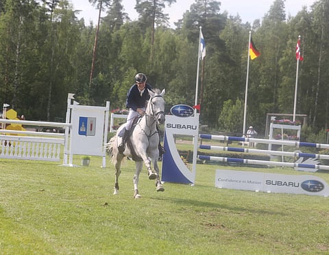 Hevosopiston tarjonta laajenee. Kuvassa laukkaa viime kesän Finnderbyvoittaja John Antell.