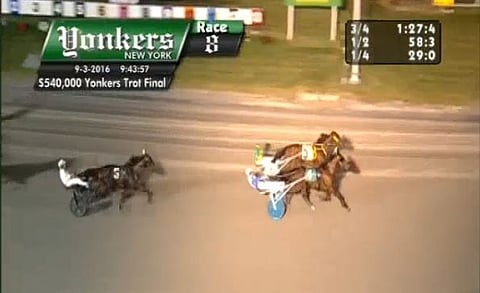 Marion Marauder joutui tekemään Yonkers Trotissa loppuun asti töitä, sillä Smalltownthrowdown tuli sisäkentän ohituskaistaa pitkin aivan rinnalle.