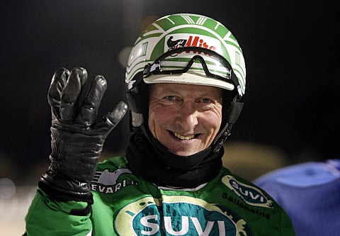 Ari Moilanen osoitti Toto65-voittojensa määrän sormin.