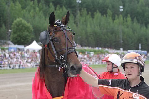 El Mistress Eevaa valmensi sen hyväntekeväisyysraviuran ajan Tommi Kylliäinen.