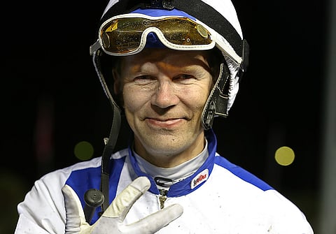 Mika Forss ohjasti hopealle viikonloppuna päättyneissä raviohjastajien MM-kilpailuissa.