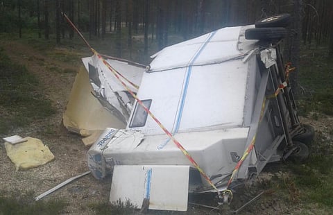 Hevoskoppi lensi törmäyksessä metsään.