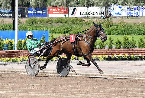 Mustamani voitti Teivossa Esa Holopaisen ajamana.