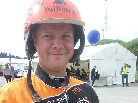 Tommi Kylliäisen tallin Gambino kiertää kärkeen.