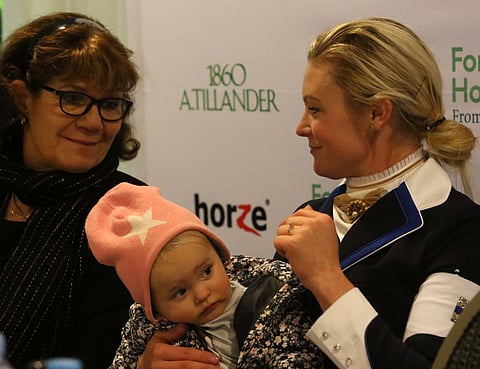 Tuomari Irmeli Summanen, Esther ja Jeanna Högberg.