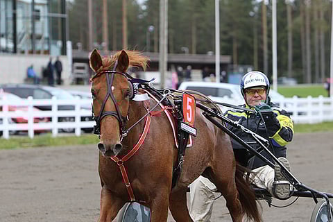 Syksyllä kahdesti voittanut Vekoriina paineli jo kolmannessa kilpailussaan kaksi kierrosta tähtirajan tuntumaan.