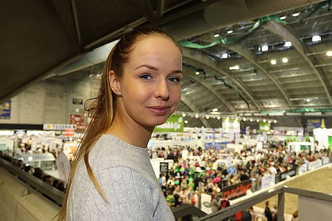 Anna-Julia Kontio kilpailee Belgian Moorselessa tulevana viikonloppuna uudesta tallistaan käsin.