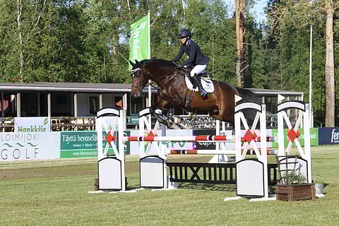 Tuija Rosenqvist ja Narvik, joka osoitti erikoishyvää asennetta sarjaesteellä, jonne lähestyminen ei onnistunut parhaalla tavalla.