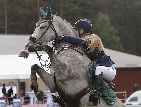 Kypärä suojaa, jos ratsastaja putoaa, ja hyvä kypärä suojaa huonoa paremmin.