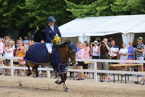Marina Ehrnrooth ja Evli Ellington ja Hangon iso yleisö.