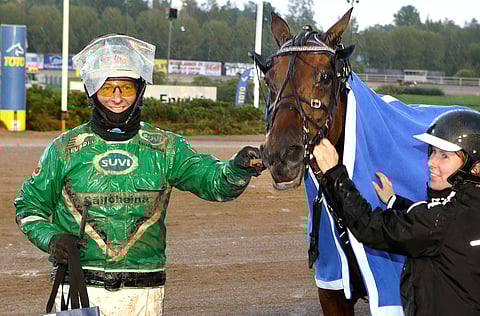 Varsin tuttu parivaljakko oli kuvattavana lähdön jälkeen.