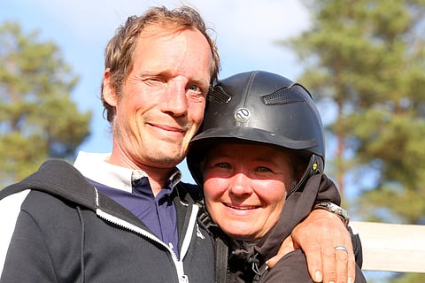 Satu Liukkonen puolisonsa Sebastian Nummisen kainalossa.