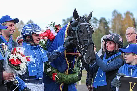 Kriteriumin tähti Lewis Ale kaasuttelee torstaina Maranellon punaisten oriiden mailla suuressa kansainvälisessä 3-vuotiskilpailussa. Kuva Roosa Lindholm