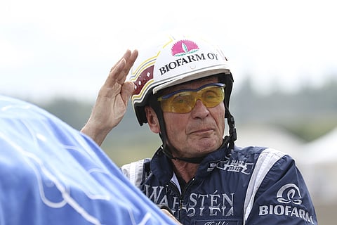 Heikki Parviainen on tottunut kuninkaallisiin juhliin. I.P. Sukkulan rattailla heltisi kolme kuningatartitteliä. Kuva: Anu Leppänen