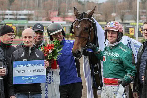 Voittajien on helppo hymyillä. Top Of The World kutsuttiin seremonioissa Finlandia-ajoon. Kuva: Roosa Lindholm