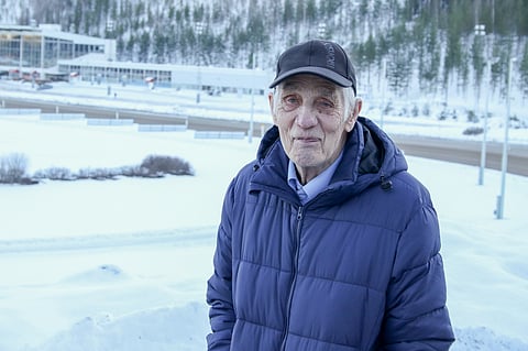 Frans Mäkinen käy raveissa joka viikko. Ensimmäisen kerran hän oli raveissa vuonna 1938. Kuva: Hanna Laakso