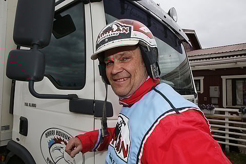 Harri Koivunen lastasi kolme hevosta autoon ja lähti itsekin iltapäivällä kohti Teivoa.