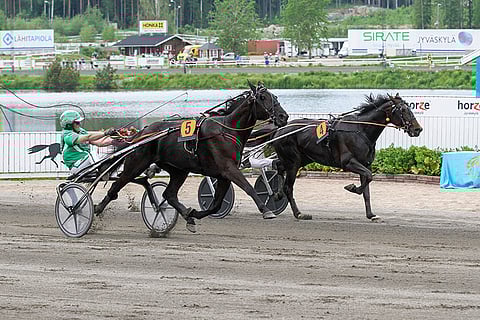 President Lindy kiri lujaa sisäpuolelle, mutta Ari Moilasen ajama Lexus Dream piti 25 000 euron voittoon.