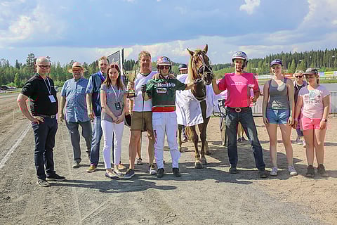 Parvelan Retua juhlittiin Jyväskylässä SHKL Cupin voittajana.