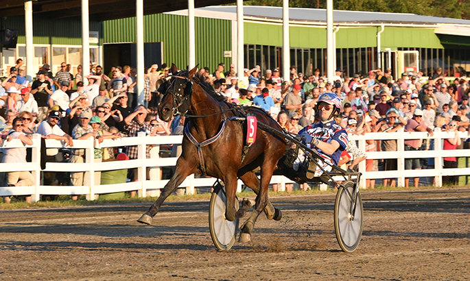 Uloimpaa kirinyt Staro Moschino oli vahvin pitkällä loppusuoralla.