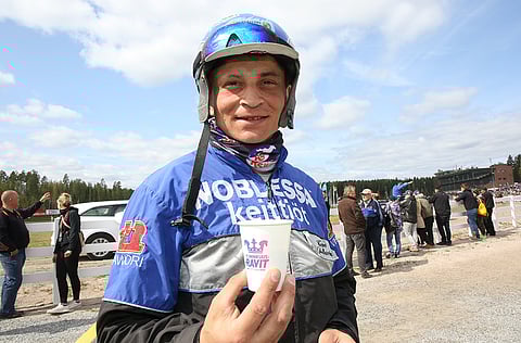 Henri Bollström on Teivossa Fiona Fashionin ohjissa.