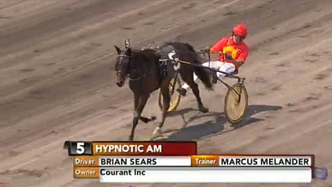 Hypnotic AM, Brian Sears, Marcus Melander ja Courant Inc aloittivat Hambletonian-päivän täysosumalla. Kuva Live stream Meadowllands