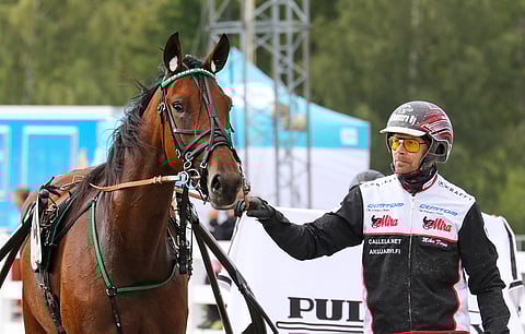 Donna Leonora voitti kriteriumkarsinnan Mika Forssin ajamana. Illalla tamman ohjissa on Hannu Torvinen.
