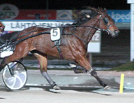 Vauhtivarusteissa juossut Quick Petrol pinkoi muilta karkuun.