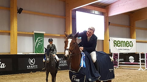 Pasi Nurmi ja kiitos hevoselle.