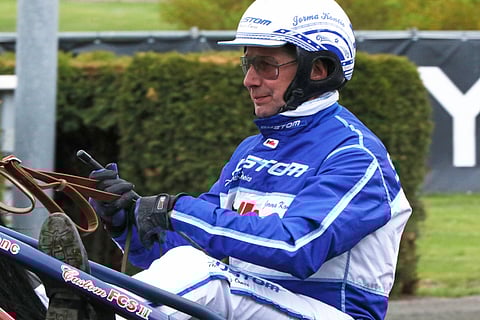 Jorma Kontio ajaa kahdeksassa lähdössä tapaninpäivänä. Kuva. Jarno Unkuri