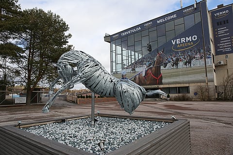 Vermossa odotetaan ravien jatkumista hyvillä mielin. "Innostuneet fiilikset on. Se on myös tärkeää, että kaikki onnistuu hyvin ja hygieniajutut toimii", kilpailupäällikkö Miika Lähdeniemi pohtii.