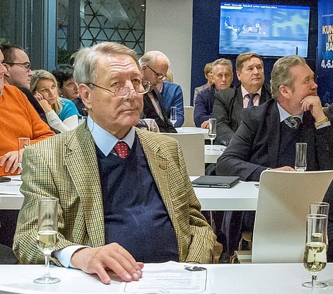 Hevosalan toimijat välittivät vuonna 2018 Vermossa viestiä kansanedustajille. Kauko Juhantalo oli eturivissä. Kuva: AP