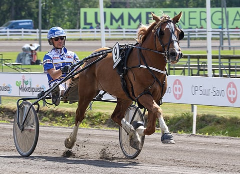 Rantaniemelän Savu arkistokuvassa Esa Holopaisen ajamana.