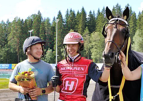 Kimmo Ahola ja Santtu Raitala juhlivat Thai Profitin voittoa St Michel -viikonloppuna 2020.