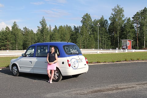 Hanna Anttonen Woikoski Feelingistä toivottaa suomenhevoset tervetulleiksi Mäntyharjulle.