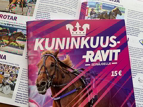 Kuninkuusravien käsiohjelma on monelle ravifanille tärkeä keräilykohde, mutta ennen arkistointia sillä olisi ollut käyttöä kunkkariviikonlopun aikana.