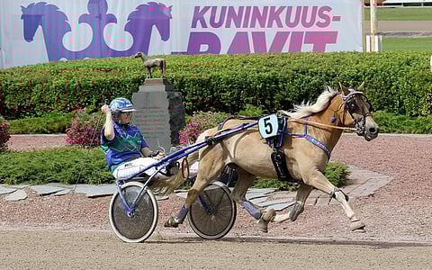 Pinja Iltasella oli jälleen varaa tuulettaa Miniatyrin rattailla. Kuva: Anu Leppänen