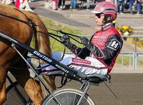 Santtu Raitala ohjasti kumpaakin Anu Paavolan valmennettavaa.