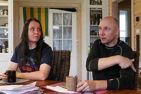 Petra Huhti ja Oskari Mäenpää kasvattavat Sahara-hevosia. Kuva: Anu Leppänen