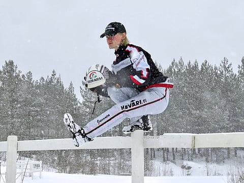 Arttu Juvonen on monipuolinen nuorimies. Hän valmistuu merkonomiksi, videokuvaa Vermolle ja ajaa kilpaa sekä kärryistä että satulasta.