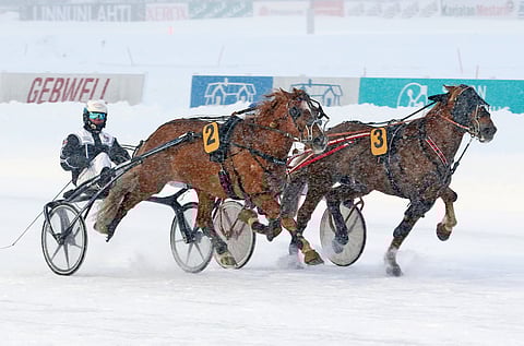 Näin tiukka kamppailu käytiin Linnunlahdella Kartierin/Heikki Mikkonen ja sisäradan Ellin Sisun/Esa Holopainen kesken. Kuva: Anu Leppänen.