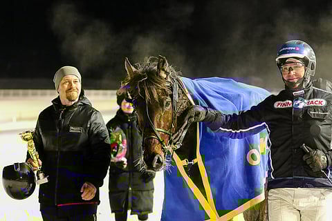 Tero ja Siiri Haapalainen ja Samuli Innanen saivat juhlia Jack Vaderin 7-vuotiskauden aluksi T75-voittoa Jokimaalla.
