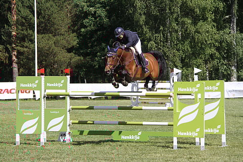 Sanna Backlund kannusti Elanon voittoon.