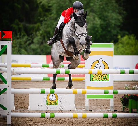 Jenna-Jasmin Pehkonen ja Hallo-Croket v. Puyenbroeck ottivat ensimmäiset pisteet OperaGamesin autokilpailussa.