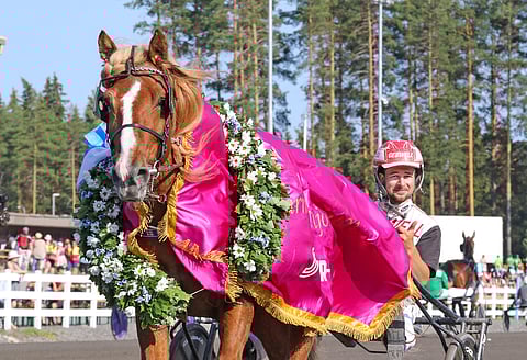 Loppu hyvin, kaikki hyvin. Iikka Nurmonen ja tänä vuonna läpimurron huipulle tehnyt H.V. Tuuri juhlivat Suurmestaruusajon voittoa. Kuva: Anu Leppänen.